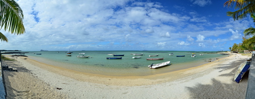 Grand Gaube Apartments - Beach panorama - Mauritius Guesthouse